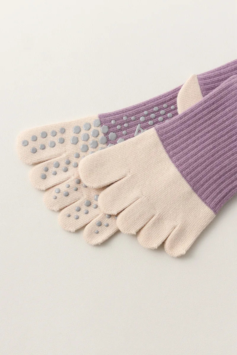 Chaussettes de yoga pour femmes, chaussettes de Pilates professionnelles à cinq doigts en silicone antidérapant pour entraînement en intérieur, gym, fitness, danse et sport.