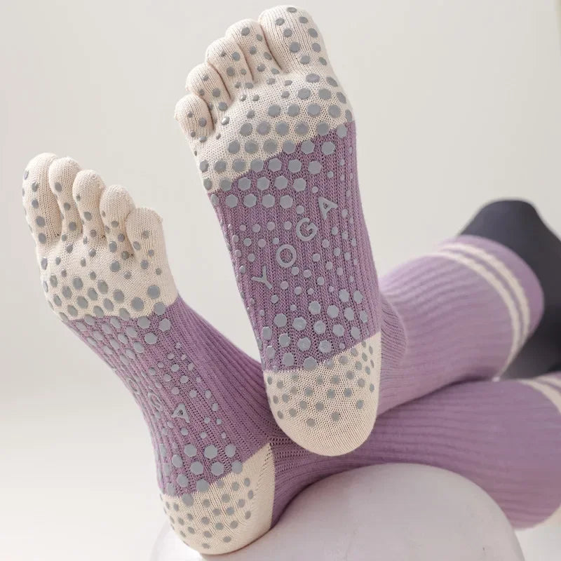 Chaussettes de yoga pour femmes, chaussettes de Pilates professionnelles à cinq doigts en silicone antidérapant pour entraînement en intérieur, gym, fitness, danse et sport.