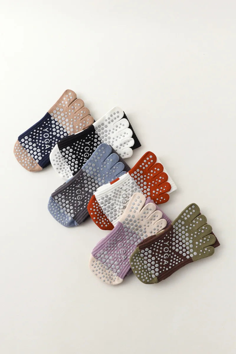 Chaussettes de yoga pour femmes, chaussettes de Pilates professionnelles à cinq doigts en silicone antidérapant pour entraînement en intérieur, gym, fitness, danse et sport.