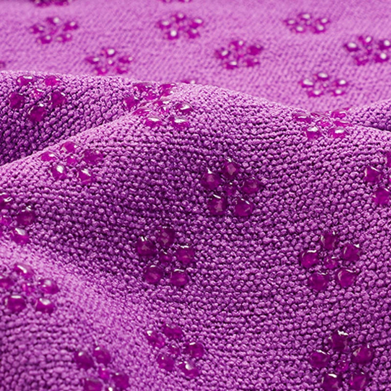 Serviettes de yoga, serviettes pour tapis de yoga chaud et épicé. Dotées de points d'adhérence pour absorber la transpiration et éviter de glisser, elles conviennent au yoga chaud et épicé.