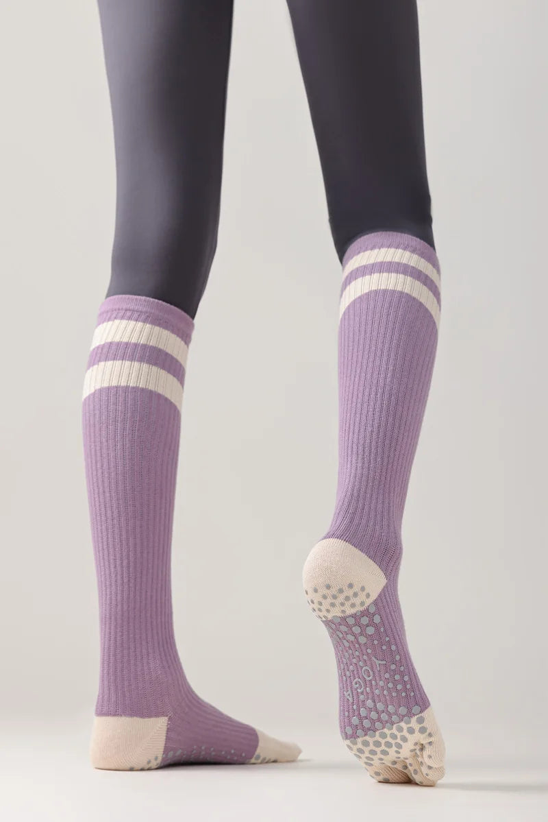 Chaussettes de yoga pour femmes, chaussettes de Pilates professionnelles à cinq doigts en silicone antidérapant pour entraînement en intérieur, gym, fitness, danse et sport.