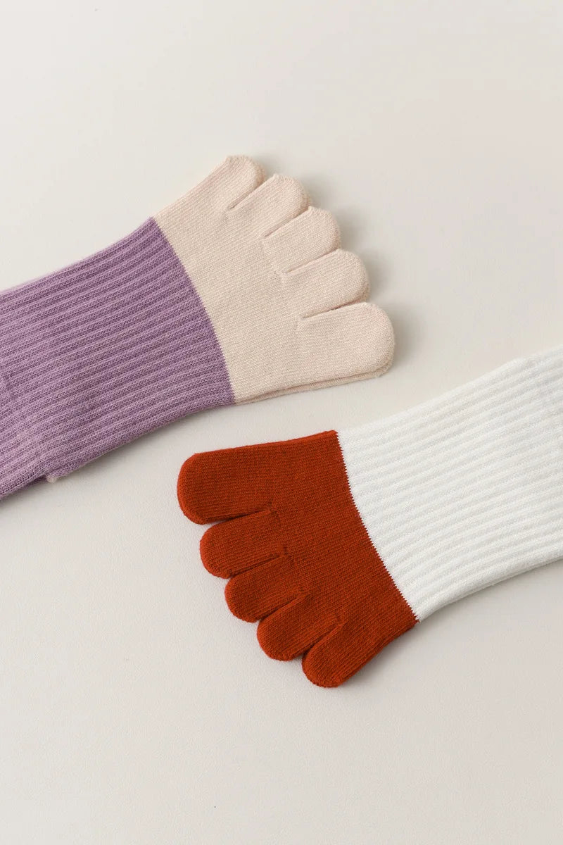 Chaussettes de yoga pour femmes, chaussettes de Pilates professionnelles à cinq doigts en silicone antidérapant pour entraînement en intérieur, gym, fitness, danse et sport.