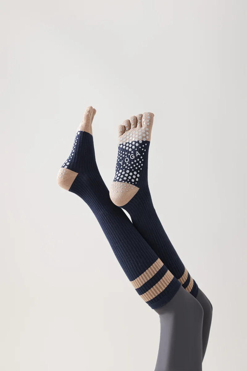 Chaussettes de yoga pour femmes, chaussettes de Pilates professionnelles à cinq doigts en silicone antidérapant pour entraînement en intérieur, gym, fitness, danse et sport.