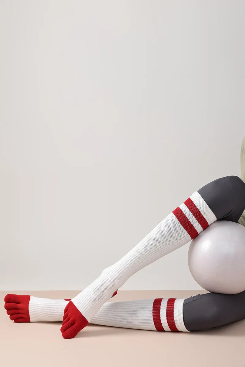 Chaussettes de yoga pour femmes, chaussettes de Pilates professionnelles à cinq doigts en silicone antidérapant pour entraînement en intérieur, gym, fitness, danse et sport.