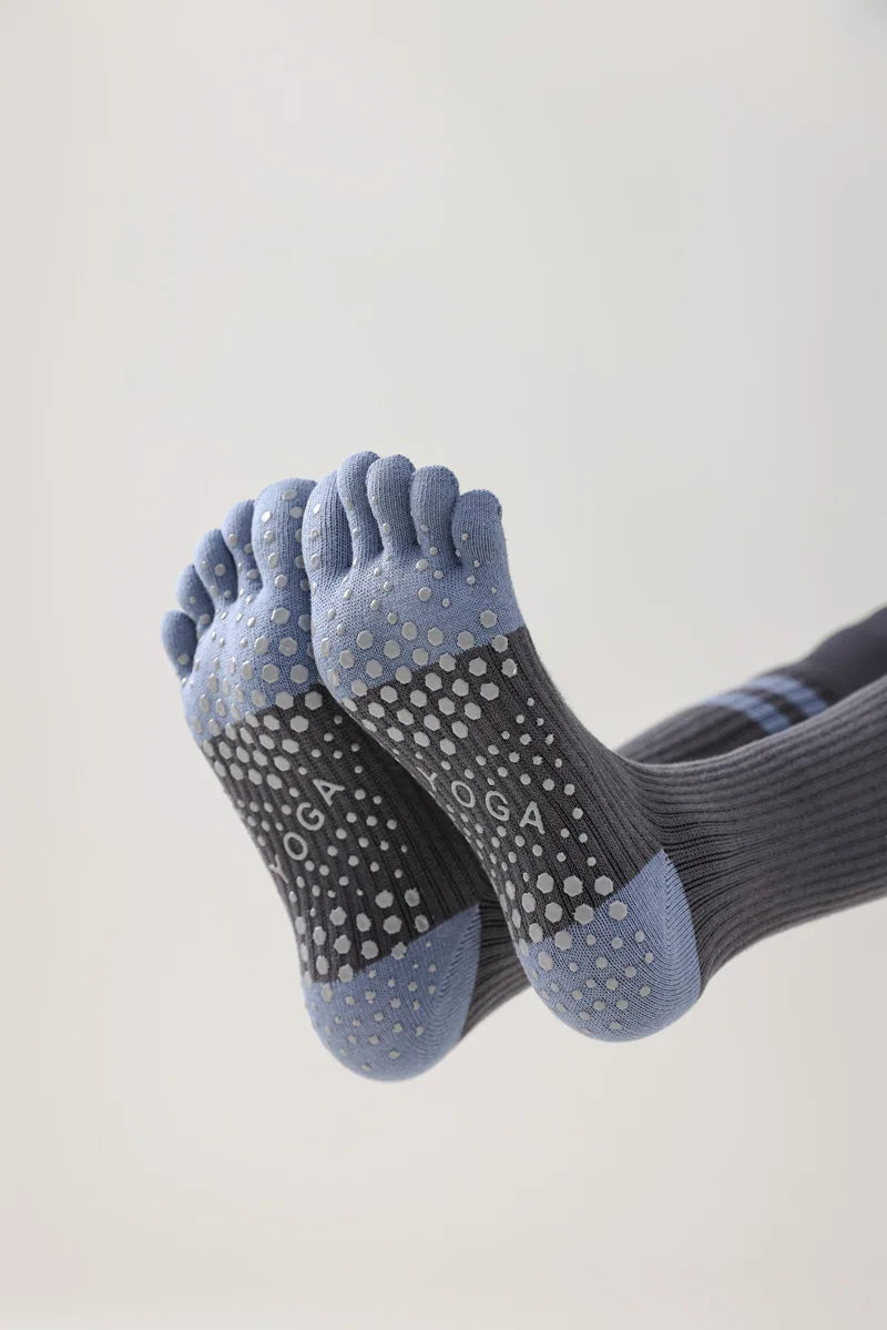 Chaussettes de yoga pour femmes, chaussettes de Pilates professionnelles à cinq doigts en silicone antidérapant pour entraînement en intérieur, gym, fitness, danse et sport.