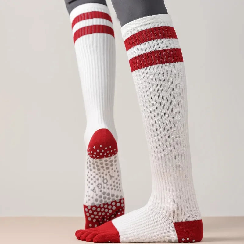 Chaussettes de yoga pour femmes, chaussettes de Pilates professionnelles à cinq doigts en silicone antidérapant pour entraînement en intérieur, gym, fitness, danse et sport.