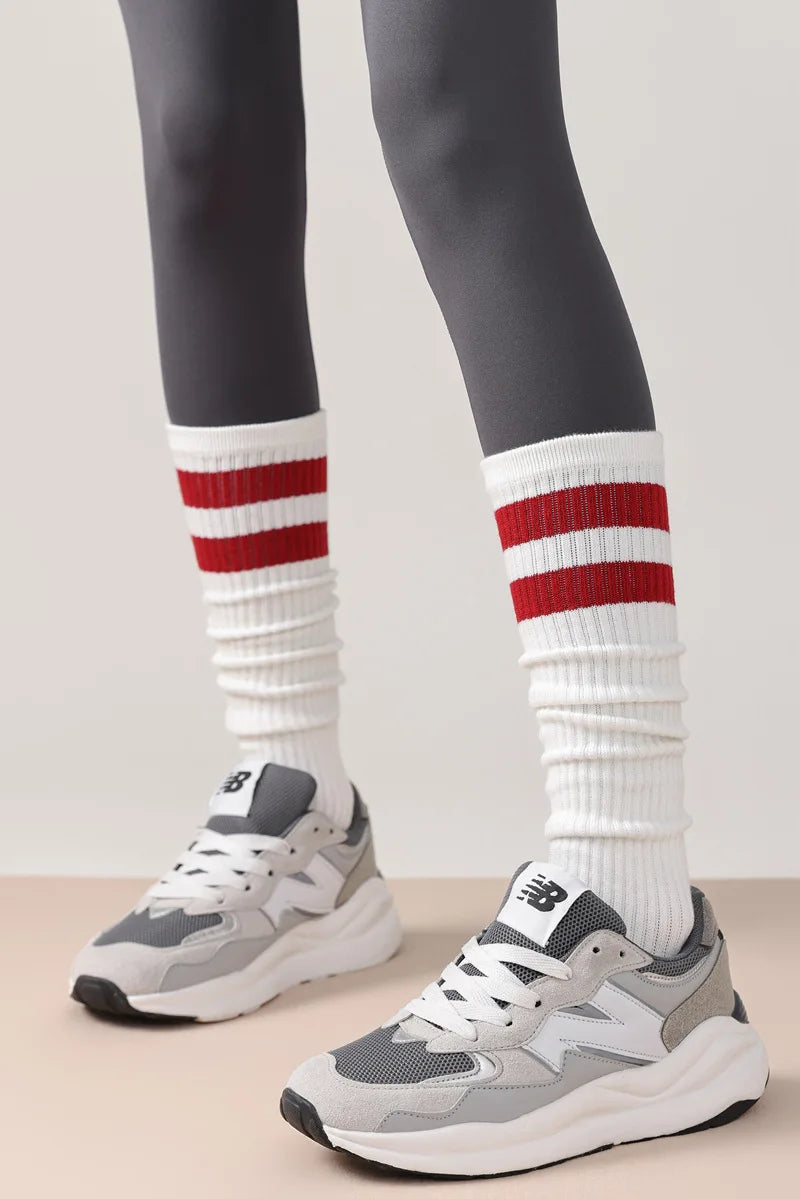 Chaussettes de yoga pour femmes, chaussettes de Pilates professionnelles à cinq doigts en silicone antidérapant pour entraînement en intérieur, gym, fitness, danse et sport.