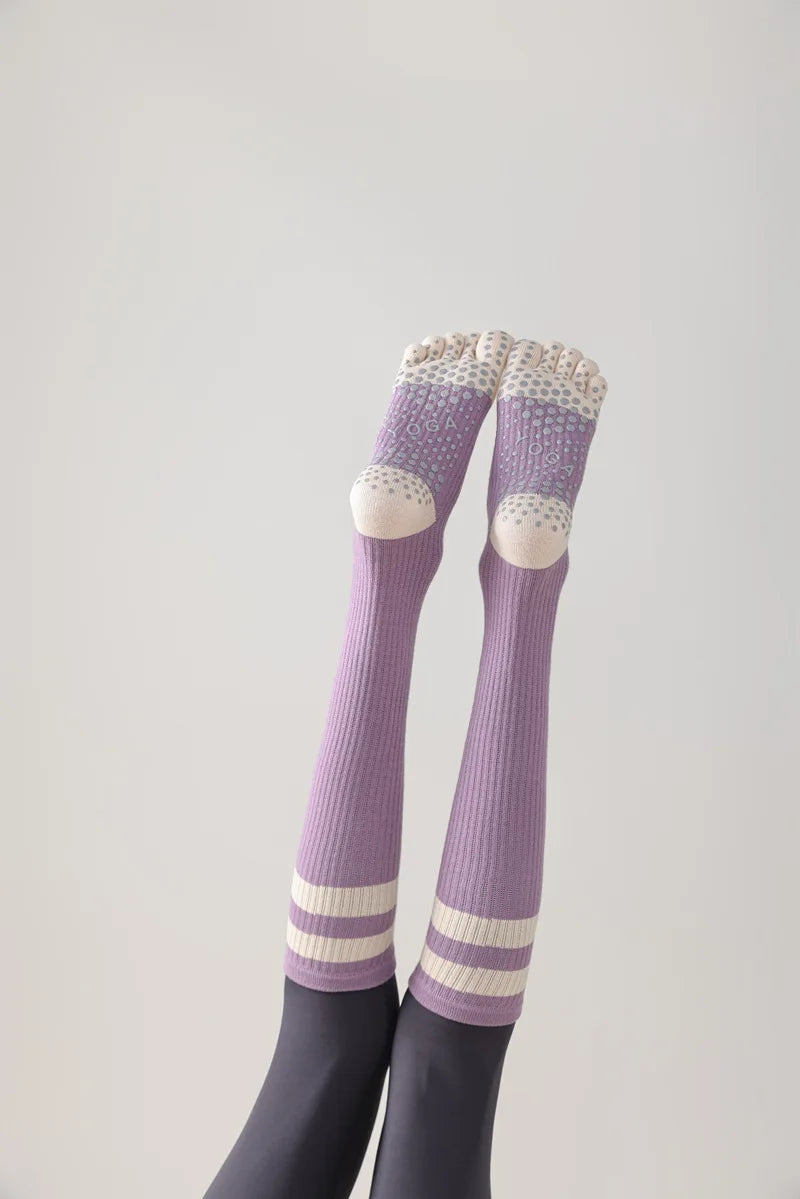 Chaussettes de yoga pour femmes, chaussettes de Pilates professionnelles à cinq doigts en silicone antidérapant pour entraînement en intérieur, gym, fitness, danse et sport.