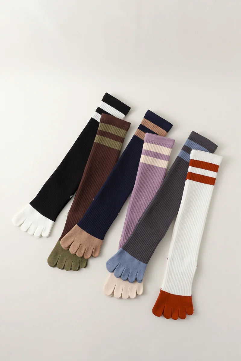 Chaussettes de yoga pour femmes, chaussettes de Pilates professionnelles à cinq doigts en silicone antidérapant pour entraînement en intérieur, gym, fitness, danse et sport.