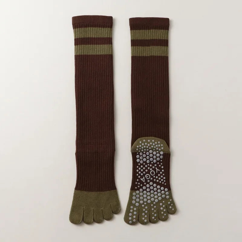 Chaussettes de yoga pour femmes, chaussettes de Pilates professionnelles à cinq doigts en silicone antidérapant pour entraînement en intérieur, gym, fitness, danse et sport.