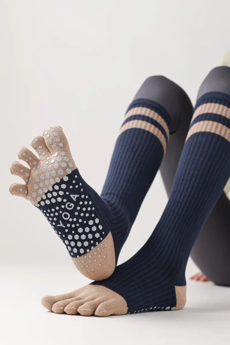 Chaussettes de yoga pour femmes, chaussettes de Pilates professionnelles à cinq doigts en silicone antidérapant pour entraînement en intérieur, gym, fitness, danse et sport.