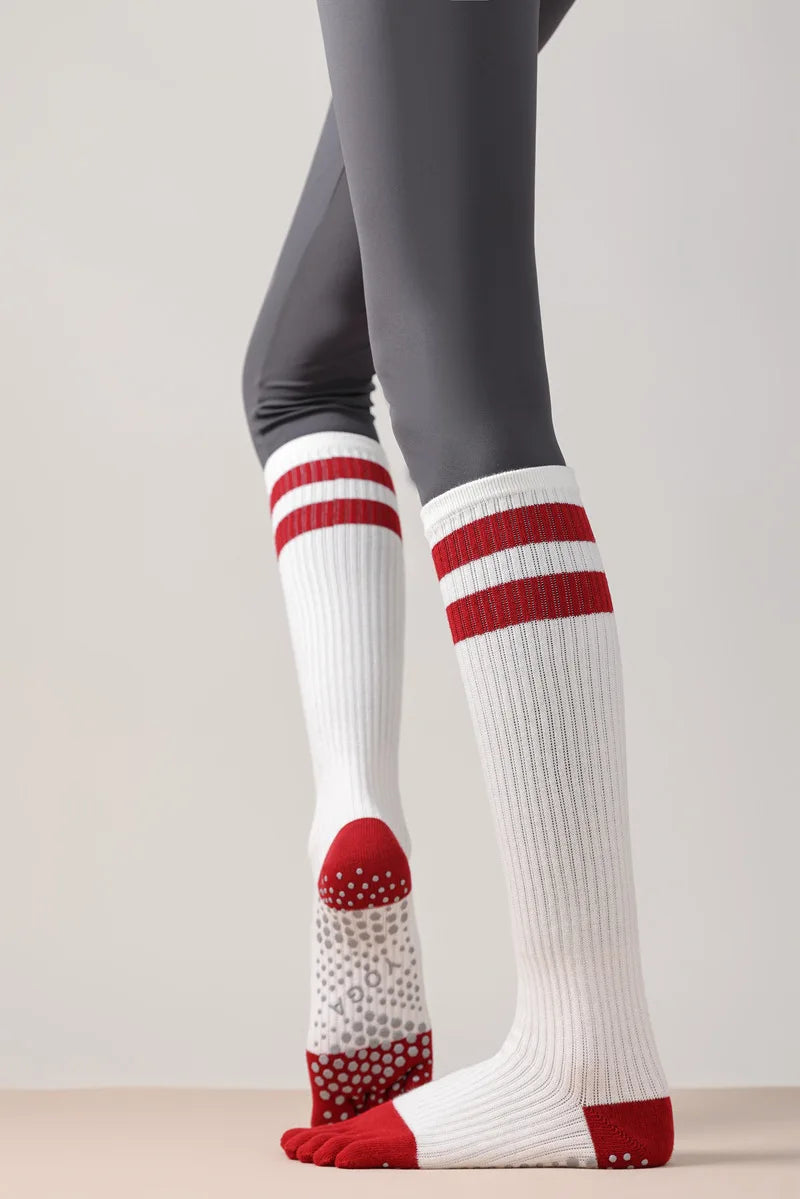 Chaussettes de yoga pour femmes, chaussettes de Pilates professionnelles à cinq doigts en silicone antidérapant pour entraînement en intérieur, gym, fitness, danse et sport.