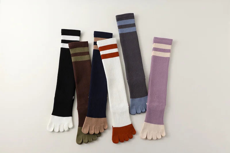 Chaussettes de yoga pour femmes, chaussettes de Pilates professionnelles à cinq doigts en silicone antidérapant pour entraînement en intérieur, gym, fitness, danse et sport.