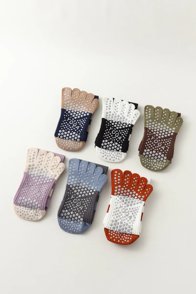 Chaussettes de yoga pour femmes, chaussettes de Pilates professionnelles à cinq doigts en silicone antidérapant pour entraînement en intérieur, gym, fitness, danse et sport.