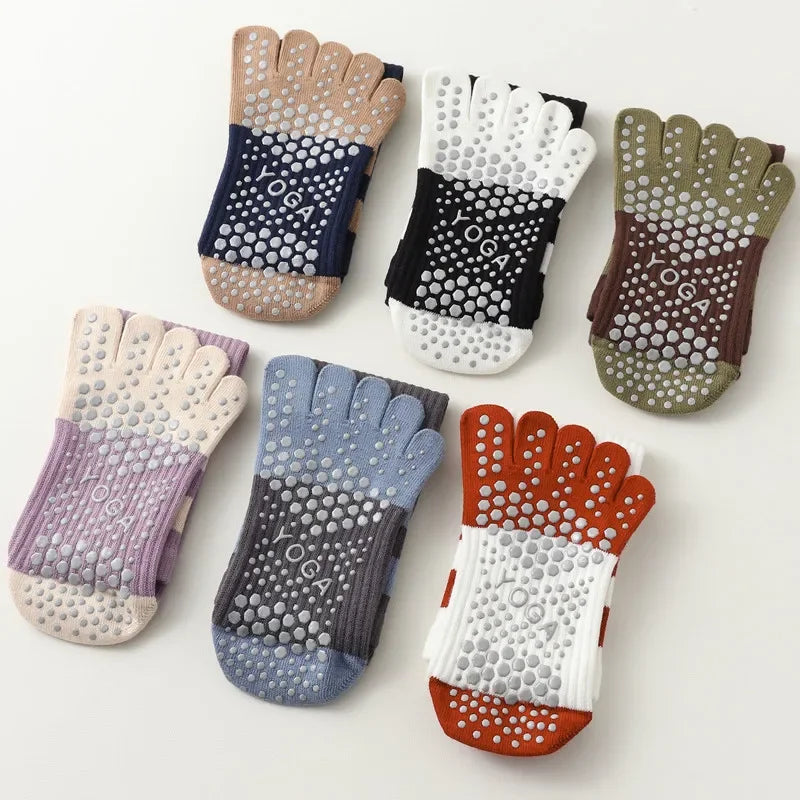 Chaussettes de yoga pour femmes, chaussettes de Pilates professionnelles à cinq doigts en silicone antidérapant pour entraînement en intérieur, gym, fitness, danse et sport.