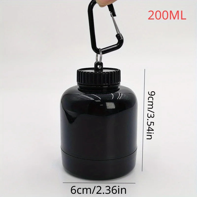 Pot à poudre de protéines avec cartouche de shaker portable et mousqueton (1 pièce), idéal pour les sports de plein air et la musculation.